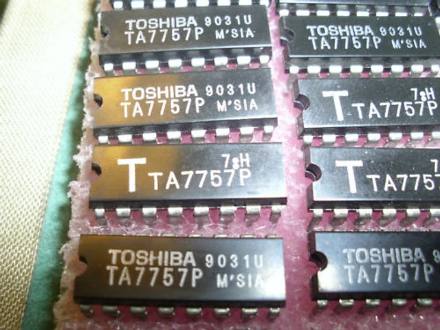 ic TMP 90C041 N / ci TMP90C041N dip64 de chez TOSHIBA Neuf