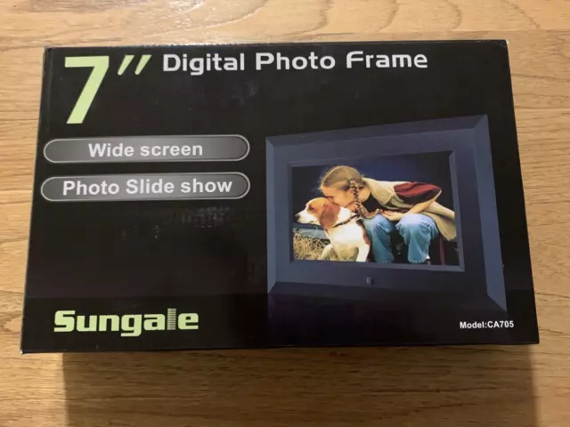 Sungale 7” Inch Digital Photo Frame (CA705) - New in Box USB 2.0 Thumb Drive