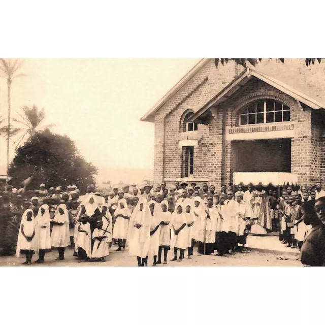 Nsona-Mbata - Mission des filles de la Charité. La Procession.