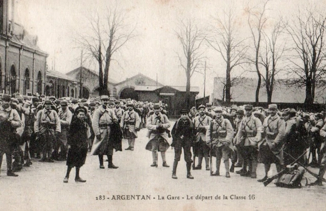 61 Cpa  Animee 1917  Argentan La Gare Le Depart De La Classe 16