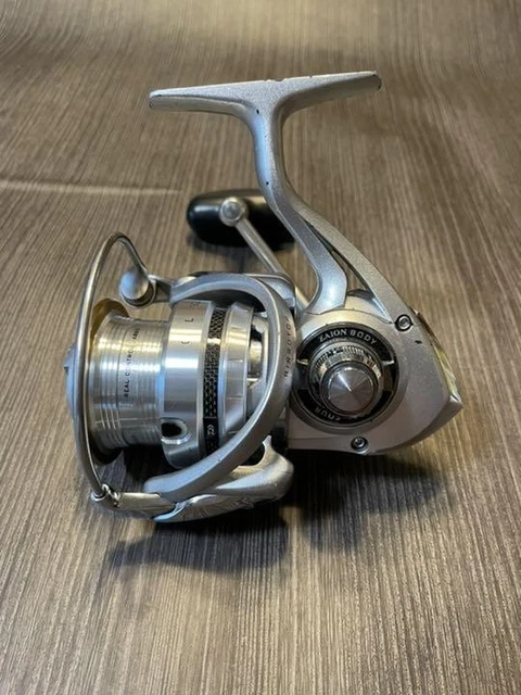 リール Daiwa CALDIA 3520PE-SH DAIWA 11 CALDIA 3520PE-SH Spinning Reel Used with Box From