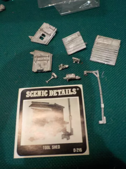 Nice Miniature Cast Metal Scenic Details Garden /Tool Shed Kit
