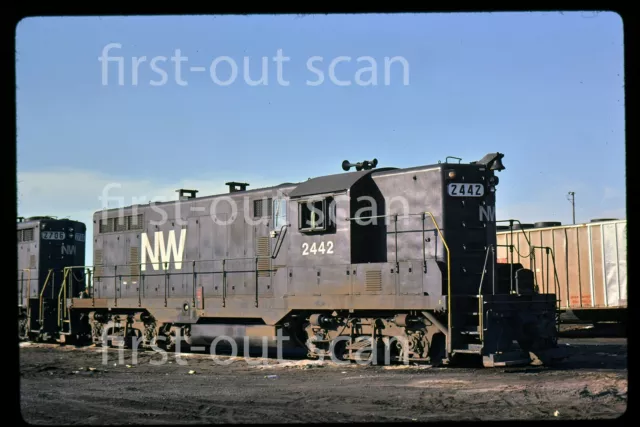 L Original Slide - Norfolk & Western N&W 2442 EMD GP-9 Calumet IL 1974