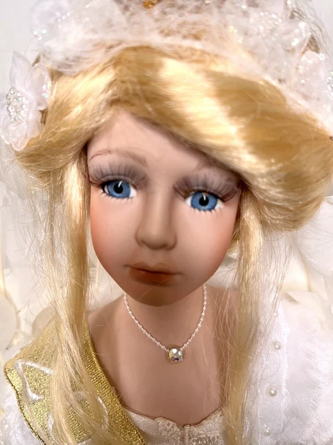 Porcelain Angel Doll  2009 #15617 New in box Heritage Signature Collection 5