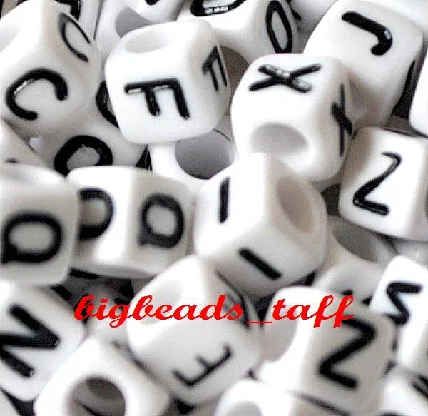 7mm Würfel weißes Buchstaben Acryl Perlen: 50 Einzel, 100 x gemischte Buchstaben