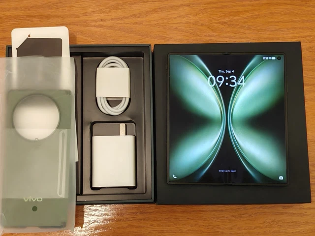 VIVO X FOLD 5 Phone with 12GB/256GB. Mint Condition Located