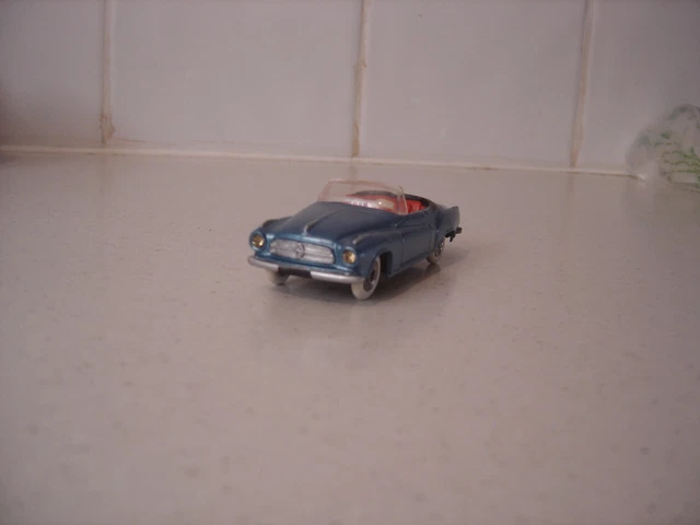 DINKY TOYS FRANCE - BORGWARD ISABELLA - REF 549 - 1961 - État De Jeu