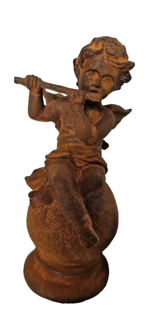 statue ange Avec Une Flûte  en fonte assis sur une boule / décoration de jardin