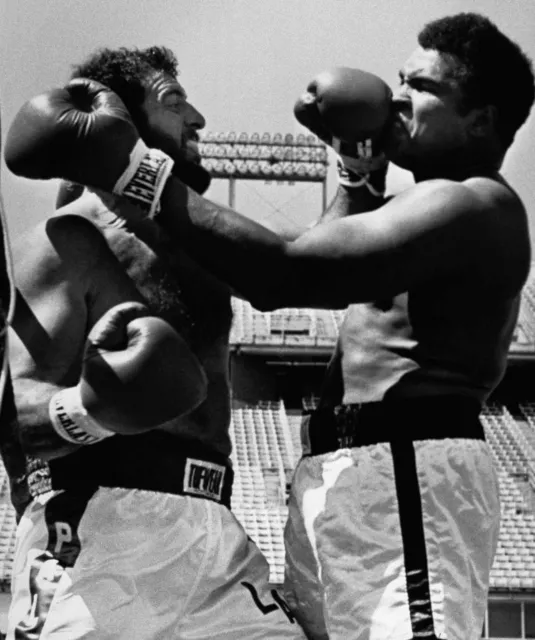 Lyle Alzado Vs Muhammad Ali Black And White 8x10 Picture Celebrity Print