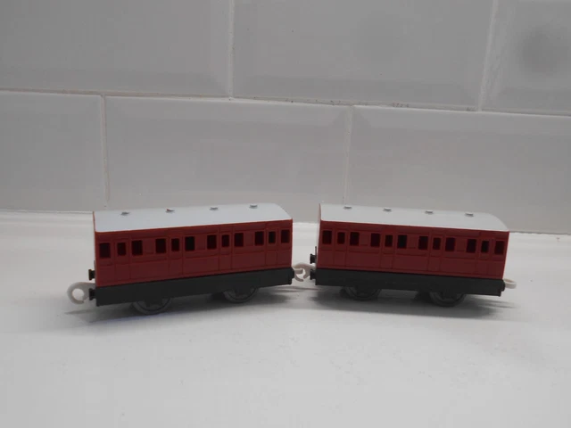 TOMY TRACKMASTER THOMAS the tank engine olivers passenger coaches £7.99 ...