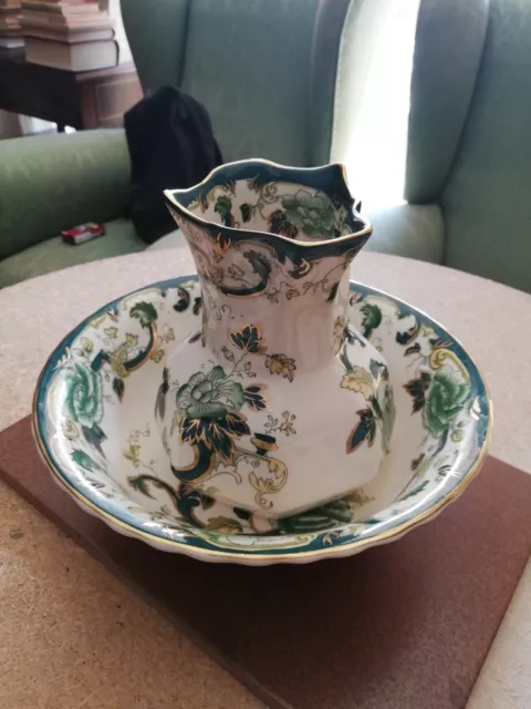 Jarra  y bandeja de porcelana inglesa Mason's, siglo XX