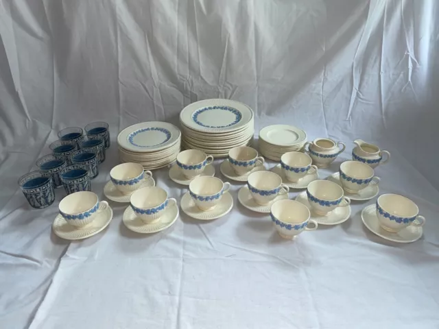 Wedgewood Queensware 2803 Edme Blue Grape on Cream Dining Set Wedgewood Queensware 2803 Edme Blue Grape on Cream Dining Set