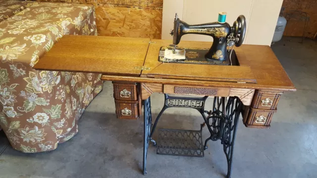 1903 Singer Treadle Sewing Machine.