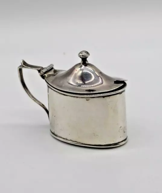 Sterling Silver Mustard Pot,Hallmarked Birmingham 1909. 33 grams. Nice condition