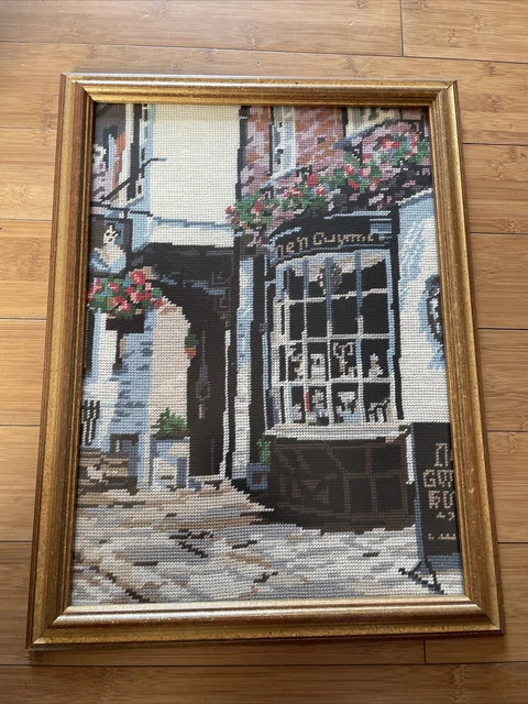 Imagen De Tapiz Bordado A Mano De Colección En Marco Dorado