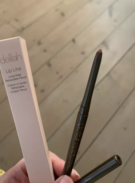 Lápiz labial retráctil Delilah Line - Buff 3004 nuevo en caja X2 precio de venta sugerido por el fabricante £ 40