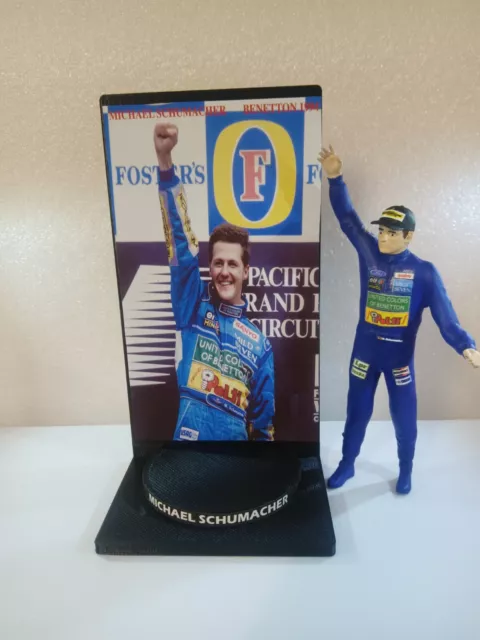 Figura 1/18 Michael Schumacher Benetton Renault 1994 + Podium World Champion F1