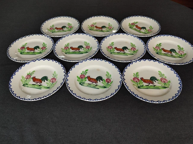 Lot de dix petites assiettes anciennes Longwy