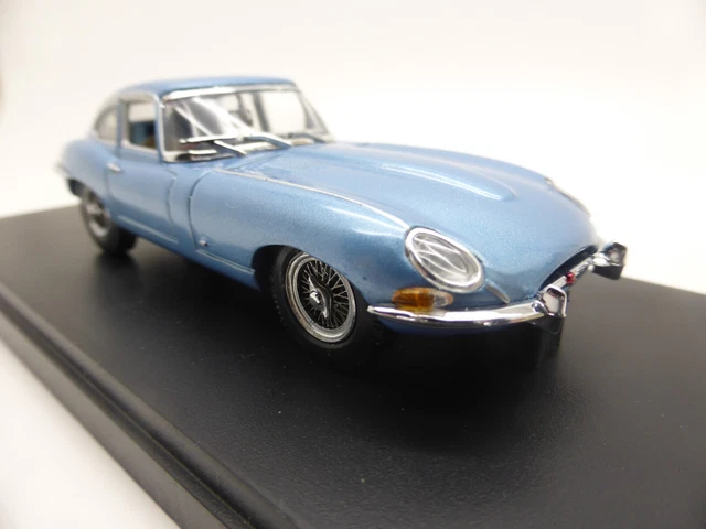 Corgi Vanguards  Coupé JAGUAR TYPE E Gold Edition 1/43