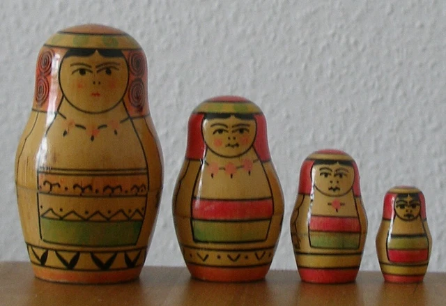 Echte russische Matrjoschka. Alte Matroschka! Babuschka! Matrioschka! 4 Puppen