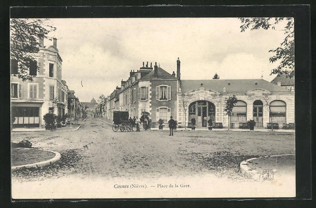 CPA Cosnes, Place de la Gare
