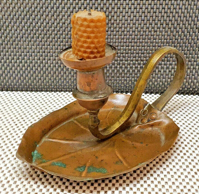 Bougeoir à main rat de cave laiton ou bronze 5x10x21 cm - Antiquités