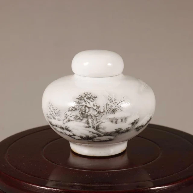 Chinese Jingdezhen Famille Rose Porcelain Snow Scene Pattern Snuff Bottle 2.0"