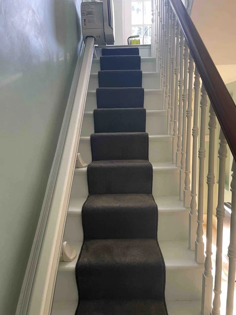 Alfombra de corredor escalera de nailon gris oscuro con borde batido. Envío gratuito