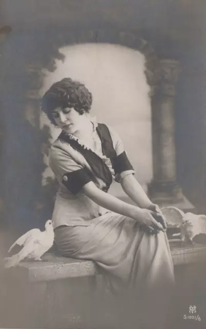 1920s RPPC Postcard "A beautiful Italian Woman-Great Pose