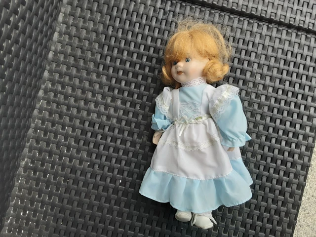 Ancienne Tête Et Bras De Poupée En Porcelaine - Vintage - Pour Couture Ou Collection