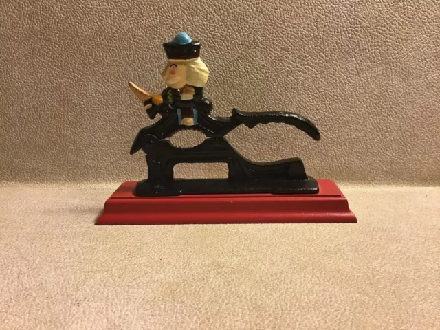 President George Washington Walnut Clamp/Breaker (cast Iron with wood base)