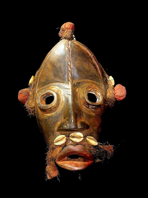Maschera africana antica intagliata a mano in legno da parete con...