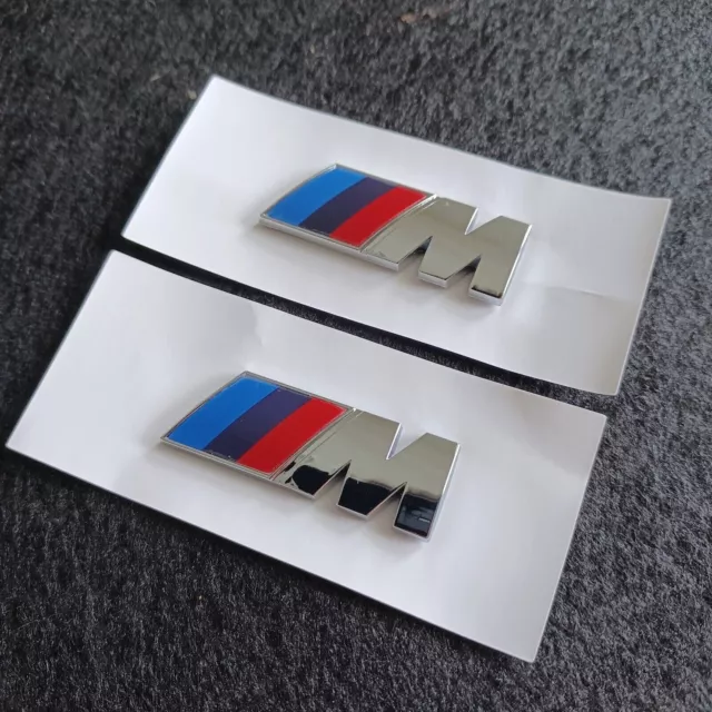 2x BMW M Emblem Logo chrom silber Glanz Kotflügel Seite Paket 7.3*2.7cm Glänzend