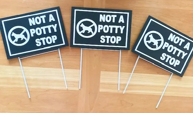 3 Signs 3 Stands NOT A POTTY STOP Dogs off Grass black Keep Off Grass