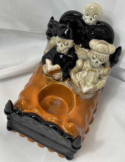 Yankee Candle 2010 BONEY BUNCH Eternal Slumber Couple In Bed Tealight Holder
