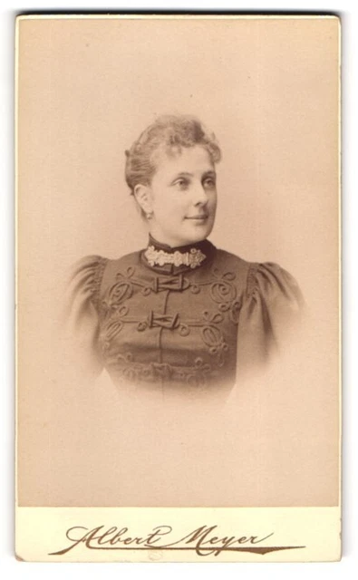 Fotografie Albert Meyer, Berlin, Alexander Str. 45, Portrait junge Dame in Klei