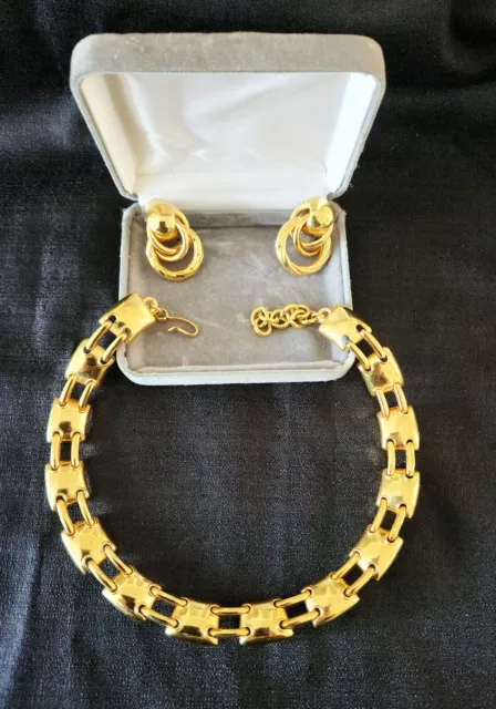 Vtg Monet Gold Tone Heavy Link Choker 16" Necklace & Clip On Earrings Set