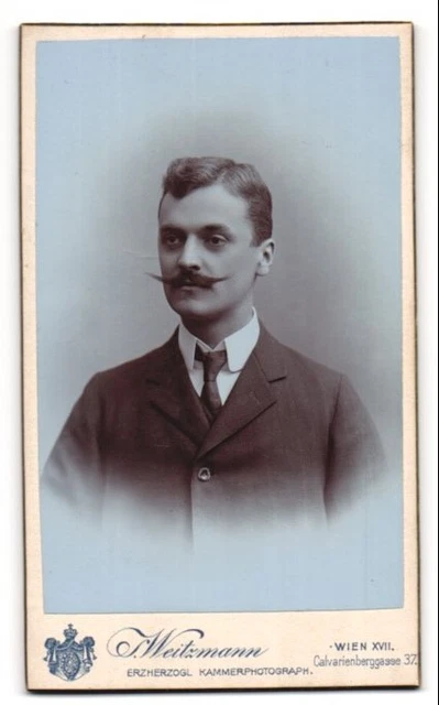 Fotografie S. Weitzmann, Wien, Calvarienberggasse 37, Junger Herr mit gezwirbel