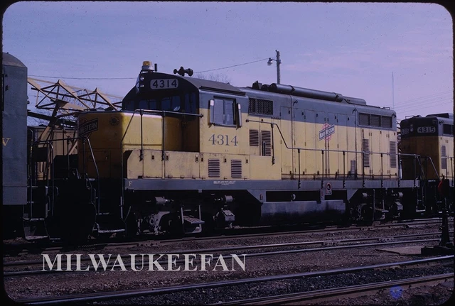 Original Kodachrome slide Chicago North Western C&NW GP7m 4314 roster Madison WI