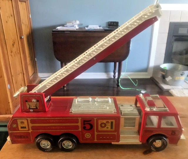 Vintage Tonka #5 Fire Engine Ladder Truck Water Cannon 33105 Toy Made In USA Vintage Tonka #5 Fire Engine Ladder Truck Water Cannon 33105 Toy Made In USA