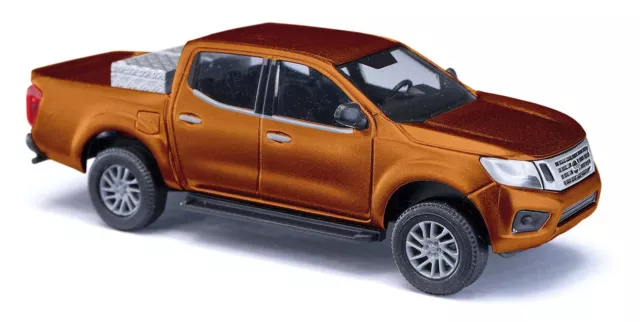 Busch 53720 Nissan Navara Goldmetallic mit Alukiste 1:87 Spur H0