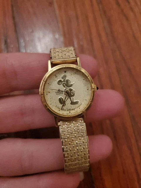 Lorus quartz on sale mickey mouse watch