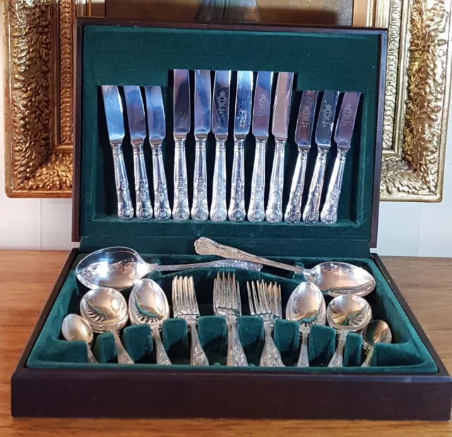 Sheffield Cutlery England 44 Piece EPNS Silver plated Canteen of Kings Cutlery