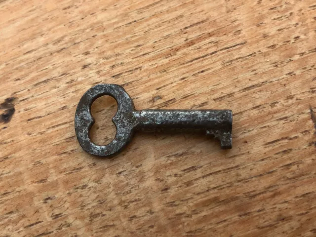 victorian heart steel key . small box or caddy  ref 28