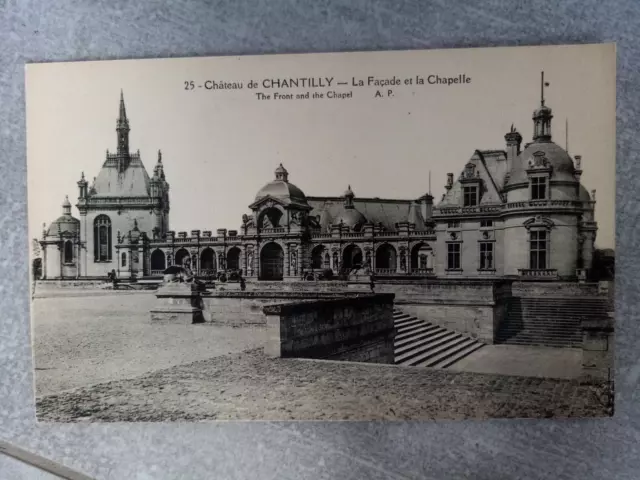 Cpa Château De Chantilly La Façade Et La Chapelle