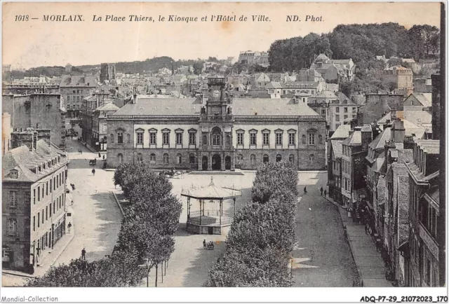 ADQP7-29-0670 - MORLAIX - la place thiers - le kiosque et l'hôtel de ville