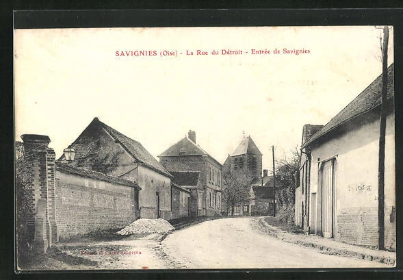 CPA Savignies, La Rue du Détroit, Entrée de Savignies