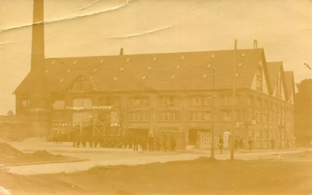 Carte PHOto de soldats devant la Caserne de BRETEUIL SUR ITON