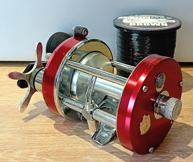 abu garcia ambassadeur c-7000i righthanded baitcasting fishing reel 1324532 7000 C Round Performance starts with a 3 stainless steel ball bearings + 1 roller bearing system and a smooth and consistent Carbon Matrix drag system Abu Garcia Ambassadeur 7000 Baitcasting