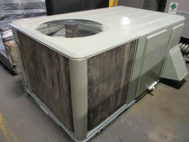 Trane Rooftop Unit YHC060E3EHA10D00000000000 5-ton 208/230V 3Ph MFD: 2011 Used